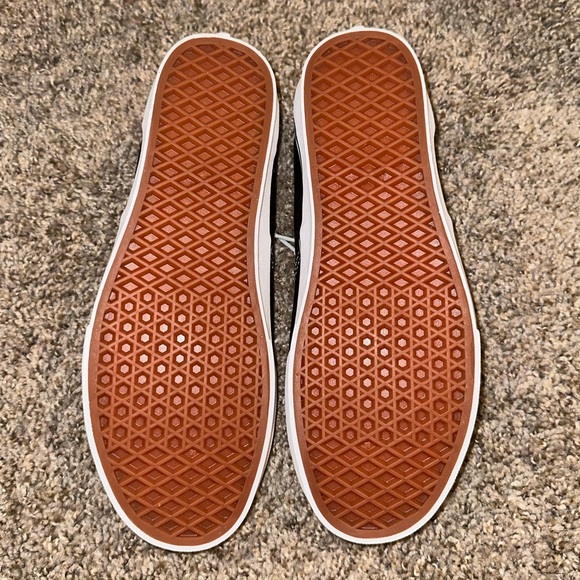 Black Vans shoes - Picture 3 of 4